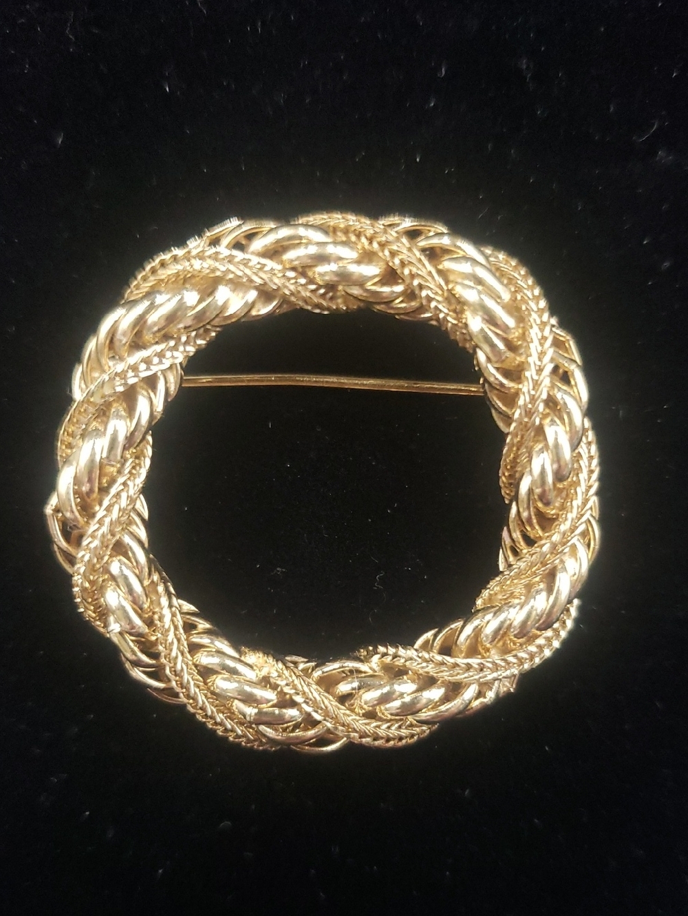 Vintage Dynasty Goldtone Twisted Rope Design Circle Pin/Brooch